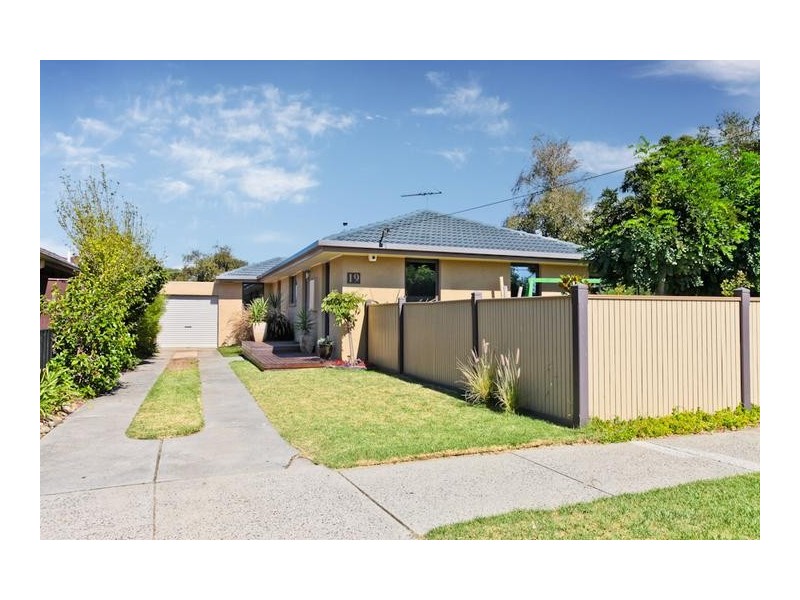 19 James Avenue, Seaholme VIC 3018