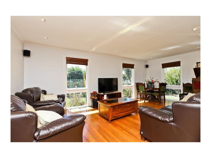 19 James Avenue, Seaholme VIC 3018