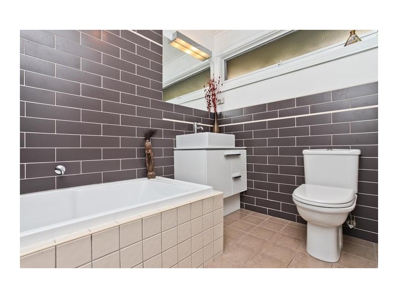 19 James Avenue, Seaholme VIC 3018