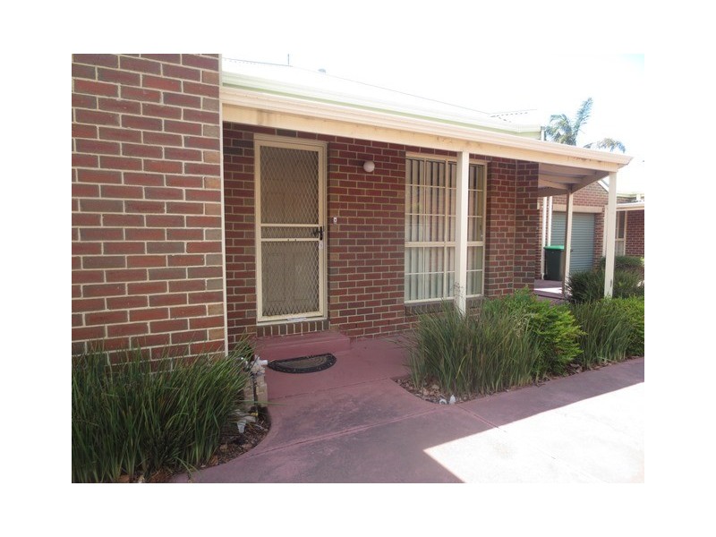 2/36 Civic Parade, Altona VIC 3018