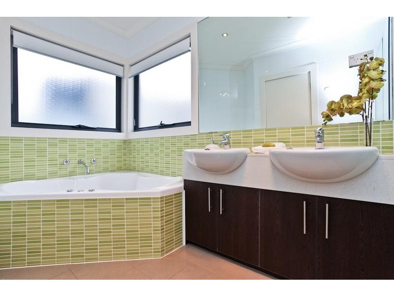 2 Seves Street, Altona VIC 3018