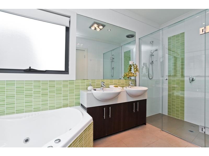 2 Seves Street, Altona VIC 3018