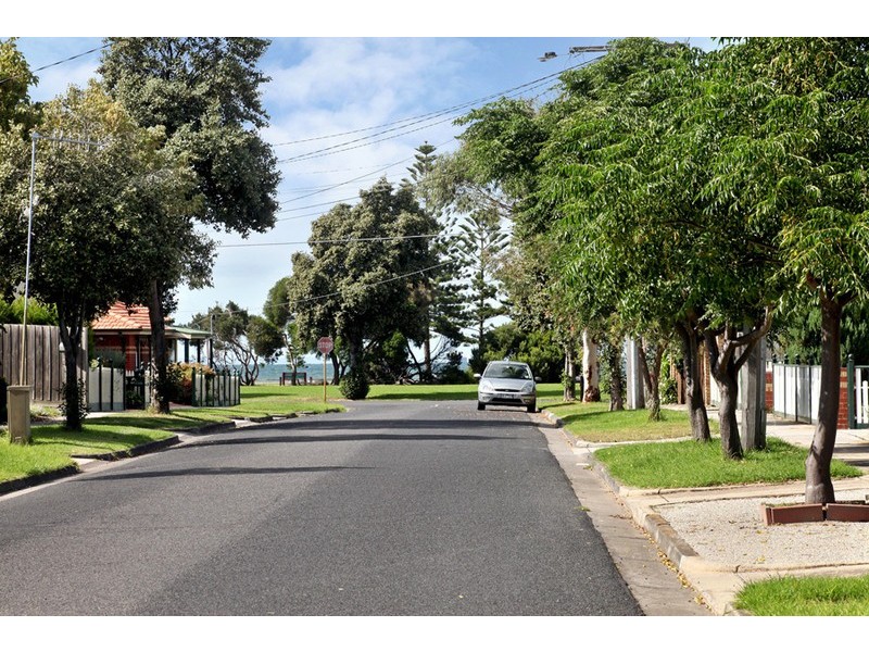 13 Myrtle Grove, Altona VIC 3018
