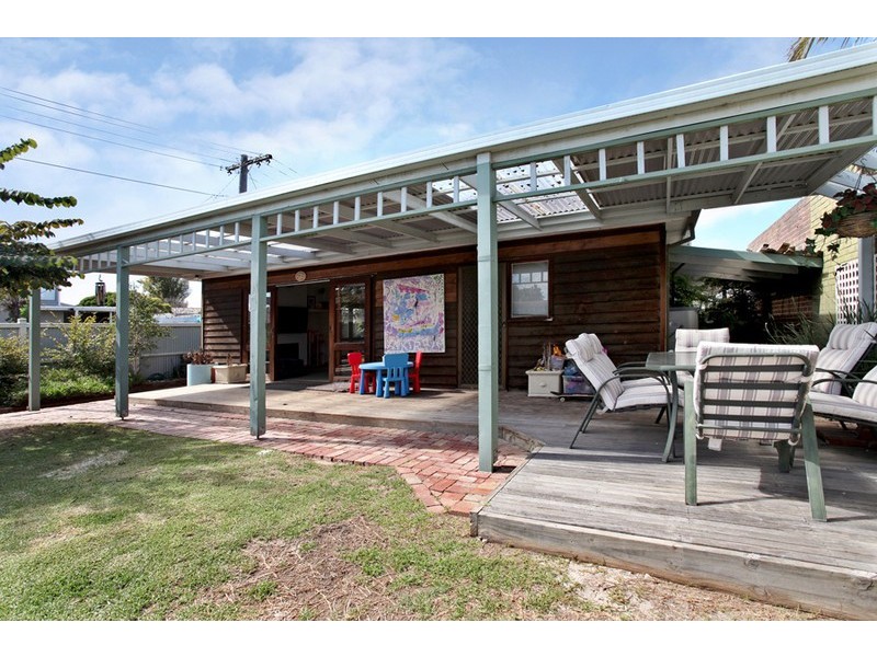 13 Myrtle Grove, Altona VIC 3018