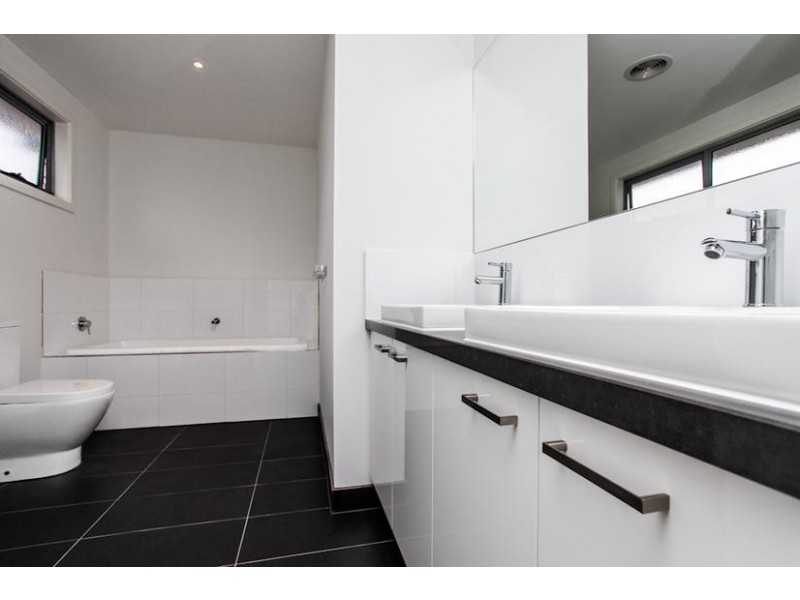 1/13 David Street, Altona VIC 3018