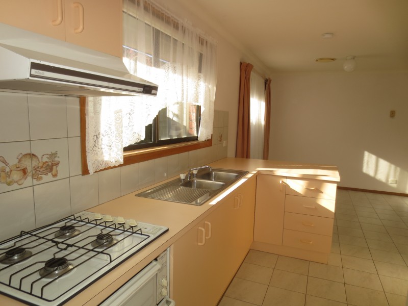 8A Hoddle Way, Altona Meadows VIC 3028