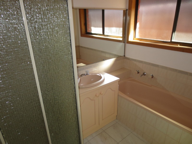 8A Hoddle Way, Altona Meadows VIC 3028