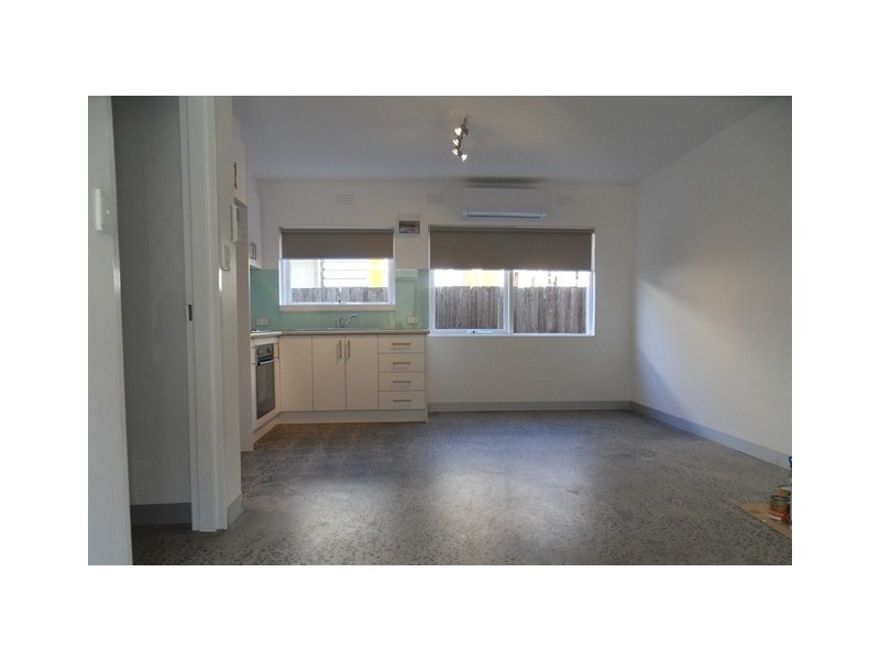 2/16 Warleigh Road, West Footscray VIC 3012