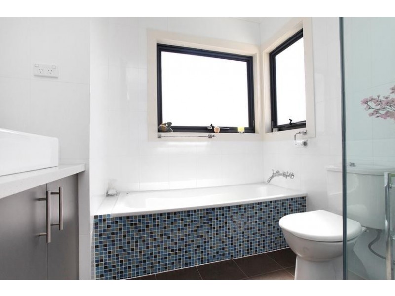 1/2 Seves Street, Altona VIC 3018