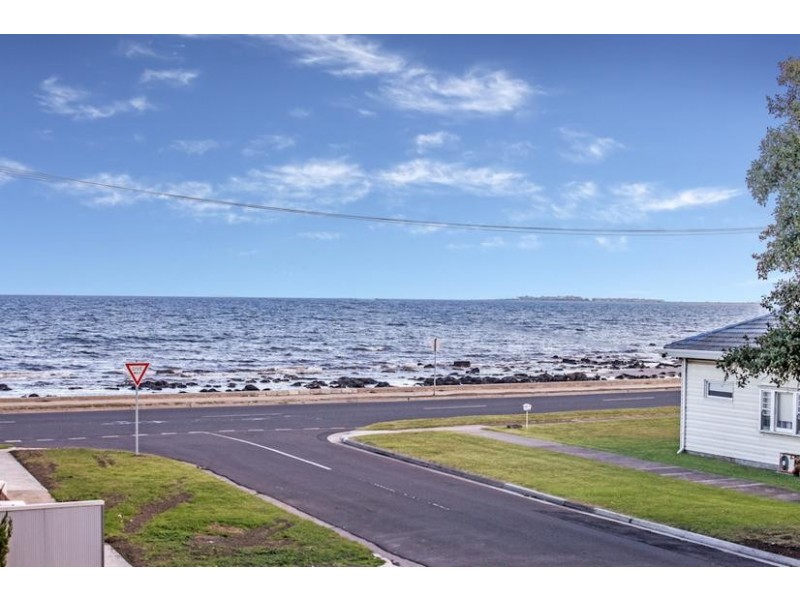 1/2 Seves Street, Altona VIC 3018