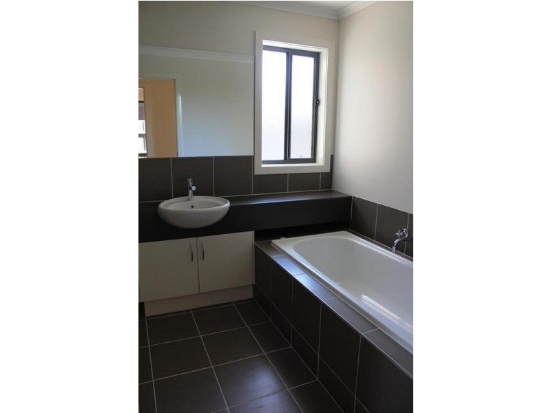 2/43 May Avenue, Altona Meadows VIC 3028