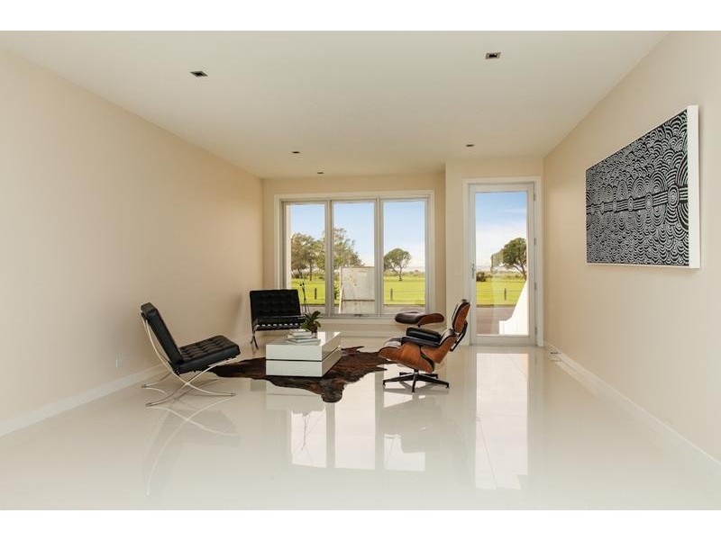 25 Beach Street, Seaholme VIC 3018