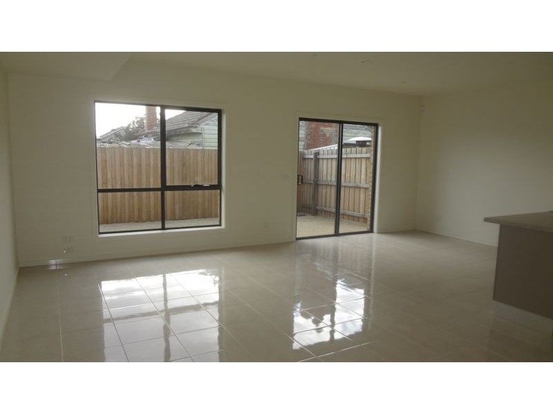 2/25 Rayner Street, Altona VIC 3018