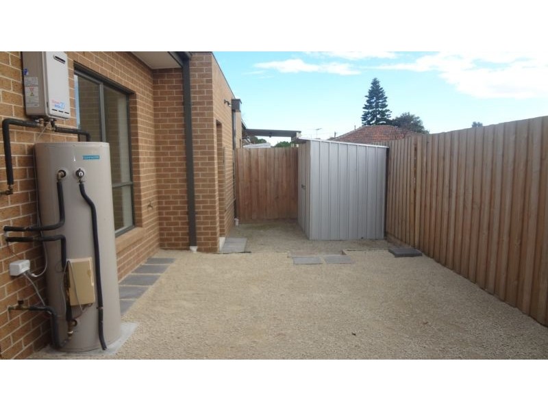 2/25 Rayner Street, Altona VIC 3018