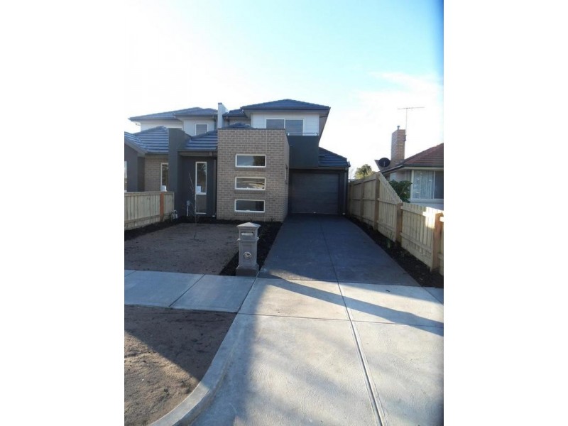 2/12 Ararat Street, Altona North VIC 3025