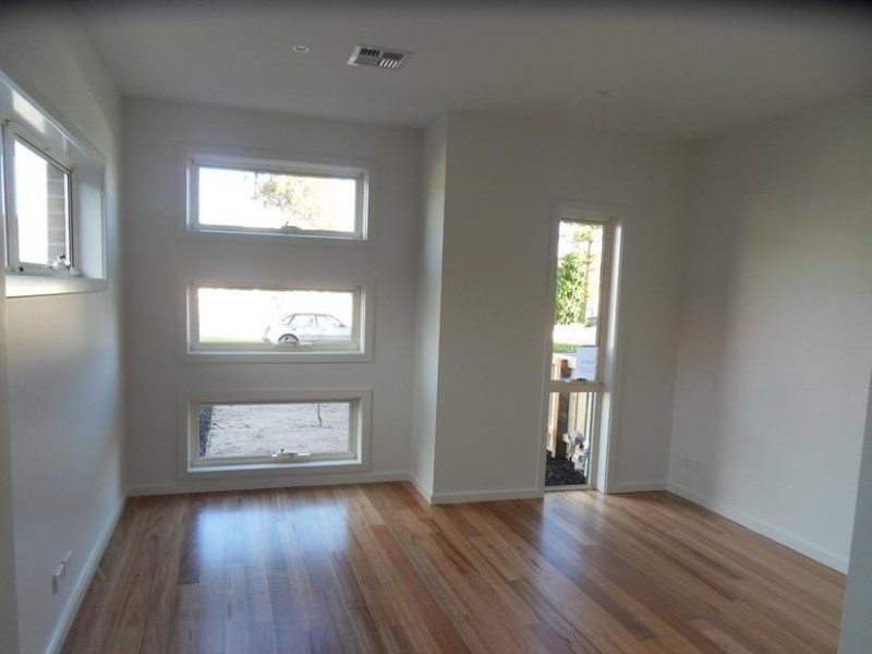 2/12 Ararat Street, Altona North VIC 3025