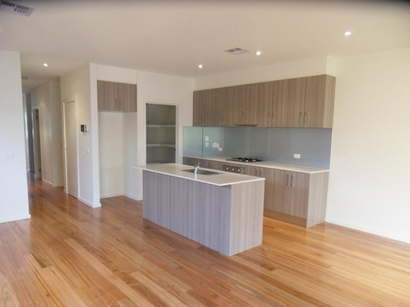 2/12 Ararat Street, Altona North VIC 3025