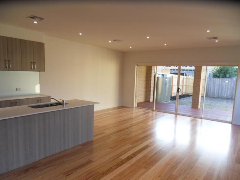 2/12 Ararat Street, Altona North VIC 3025