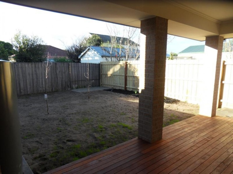 2/12 Ararat Street, Altona North VIC 3025