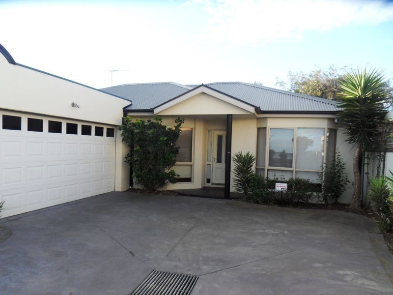 2/227 Esplanade, Altona VIC 3018