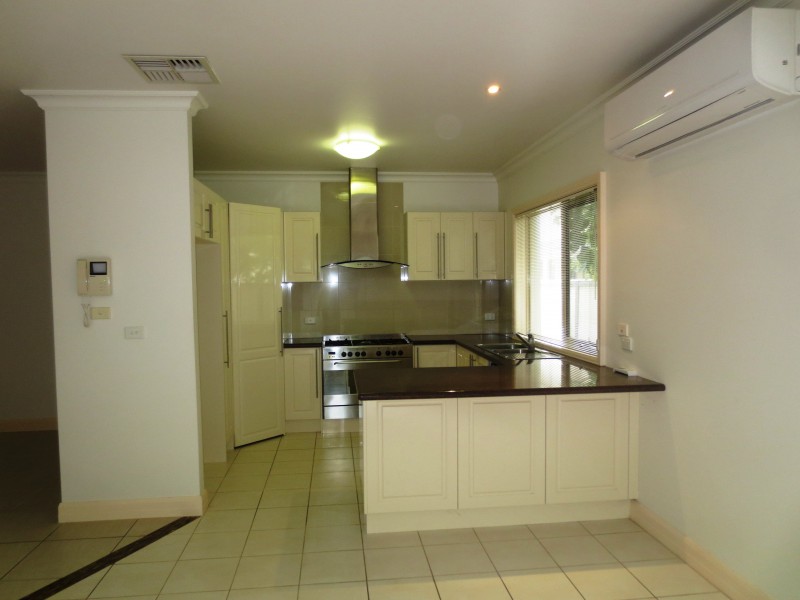 2/227 Esplanade, Altona VIC 3018