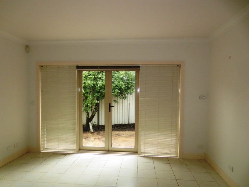 2/227 Esplanade, Altona VIC 3018
