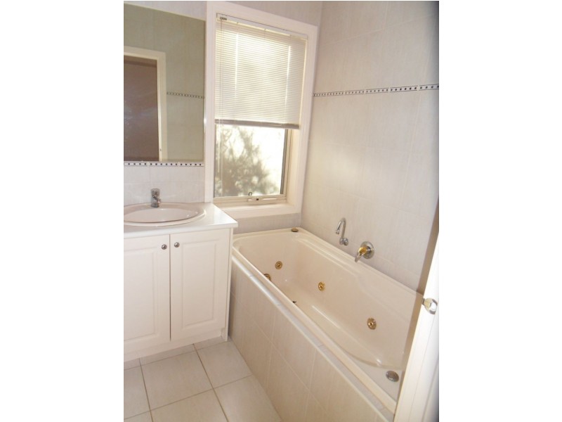 2/227 Esplanade, Altona VIC 3018