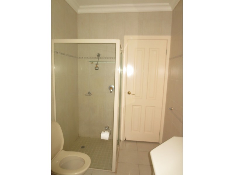 2/227 Esplanade, Altona VIC 3018