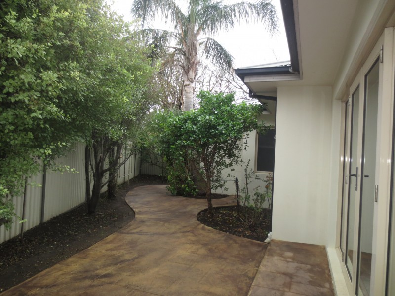 2/227 Esplanade, Altona VIC 3018