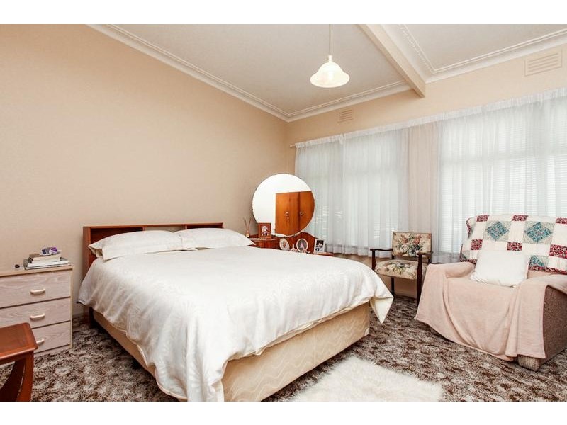 76 Cyclamen Avenue, Altona North VIC 3025