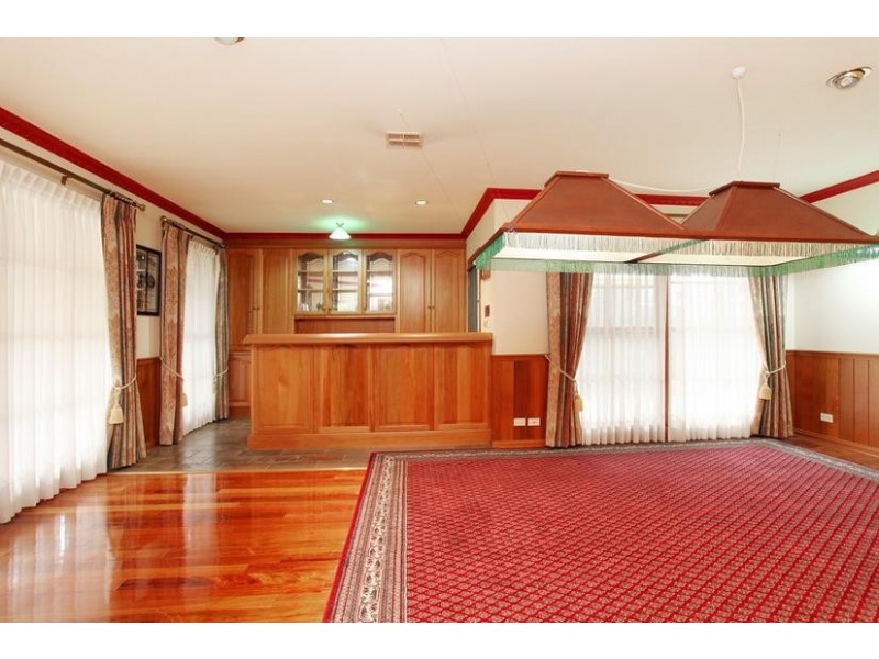 18 McAlpine Court, Altona VIC 3018