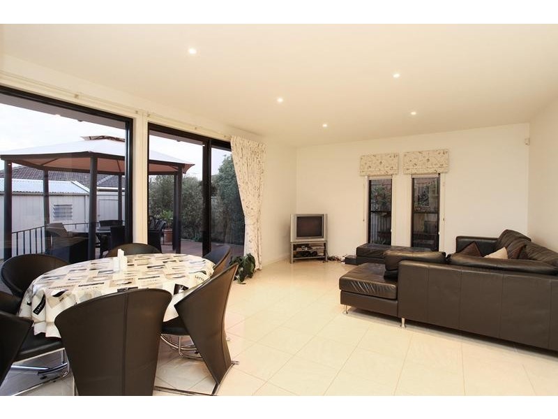12 Blyth Street, Altona VIC 3018