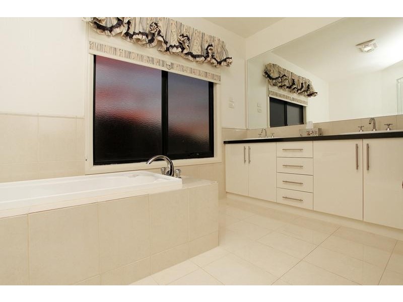 12 Blyth Street, Altona VIC 3018