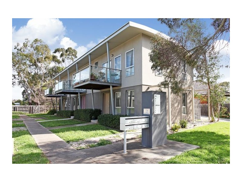 2/24 Noordenne Avenue, Altona VIC 3018