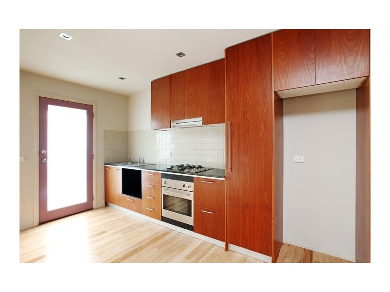 2/24 Noordenne Avenue, Altona VIC 3018