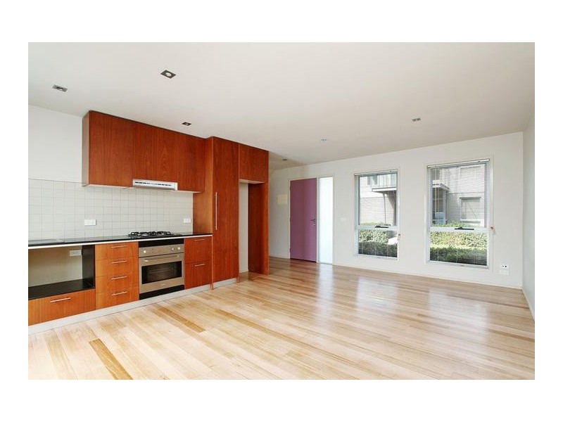 2/24 Noordenne Avenue, Altona VIC 3018