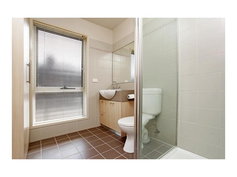 2/24 Noordenne Avenue, Altona VIC 3018