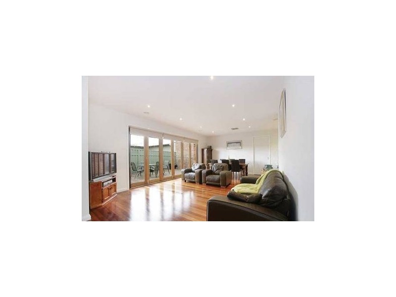 2/109 Railway Street North, Altona VIC 3018