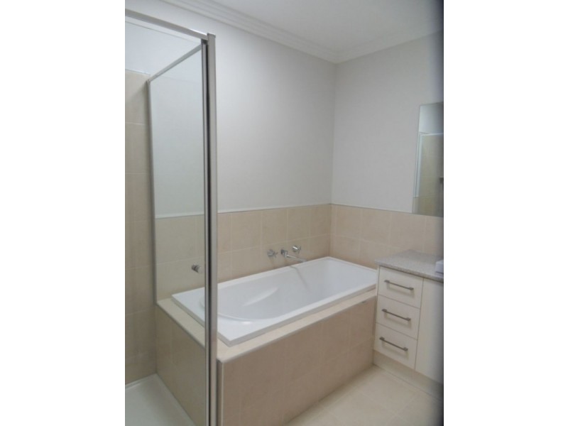 2/36 Myers Parade, Altona Meadows VIC 3028