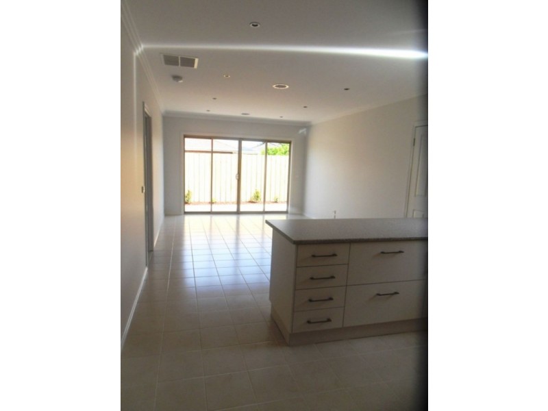 2/36 Myers Parade, Altona Meadows VIC 3028