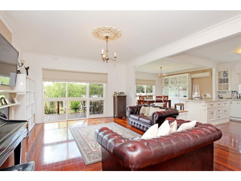 15 Myrtle Grove, Altona VIC 3018