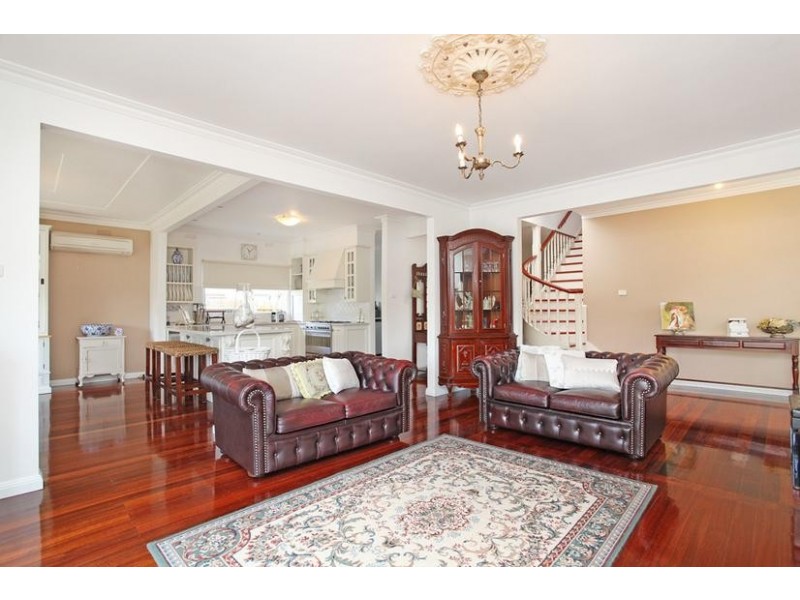 15 Myrtle Grove, Altona VIC 3018