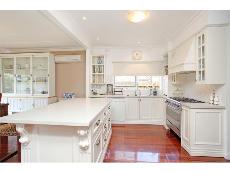 15 Myrtle Grove, Altona VIC 3018