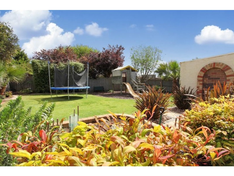 15 Myrtle Grove, Altona VIC 3018