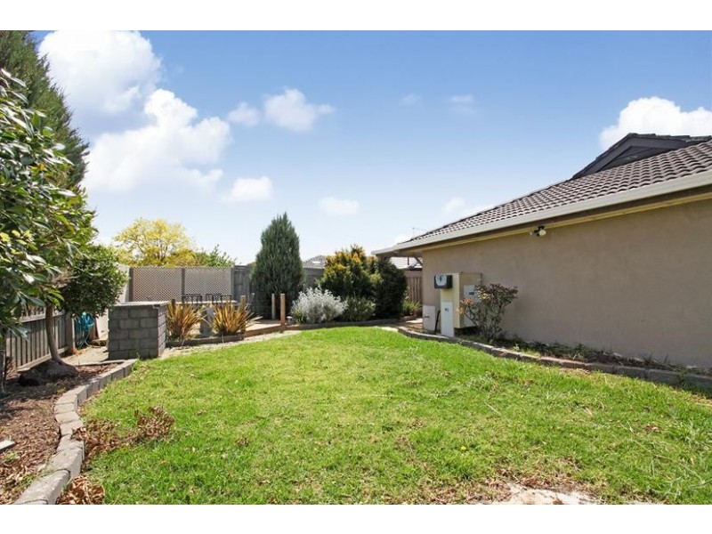 15 Bell Avenue, Altona VIC 3018