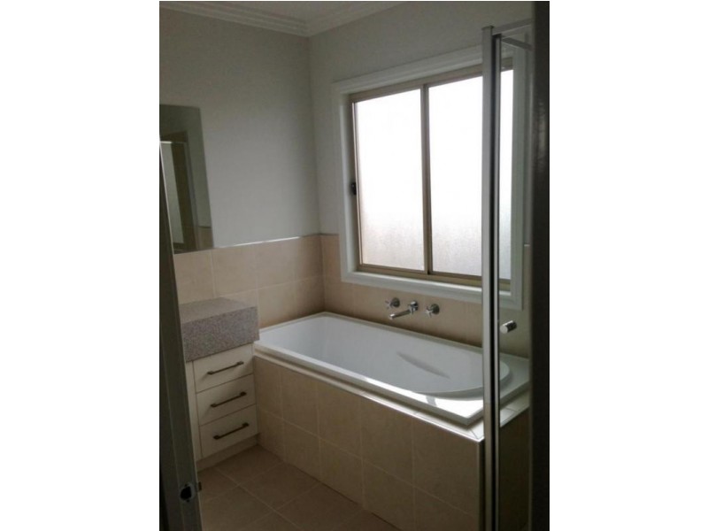 1/36 Myers Parade, Altona Meadows VIC 3028