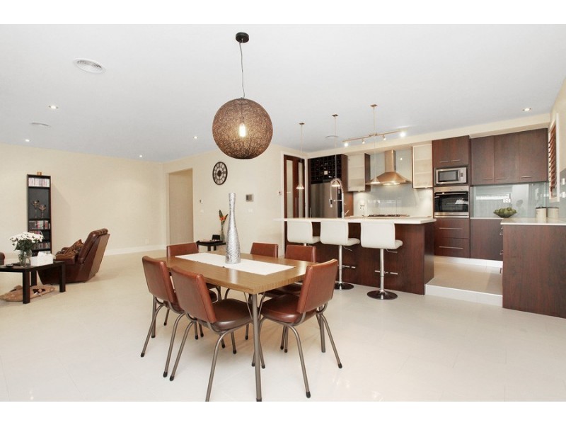 12 Shrike Terrace, Williams Landing VIC 3027