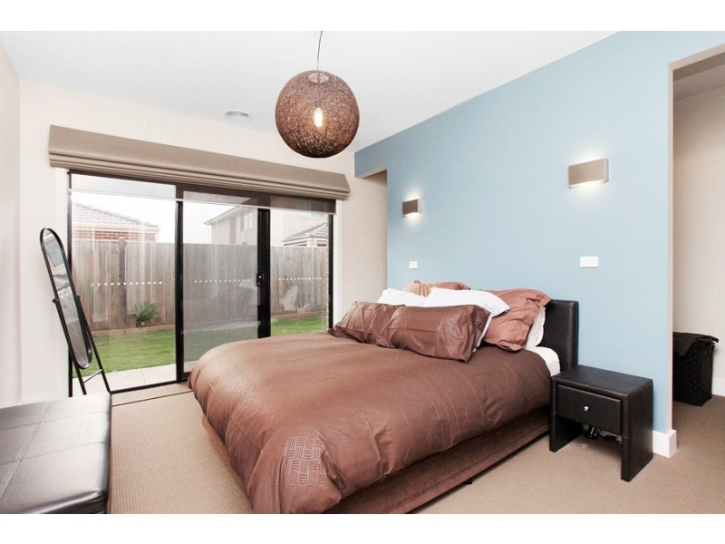 12 Shrike Terrace, Williams Landing VIC 3027