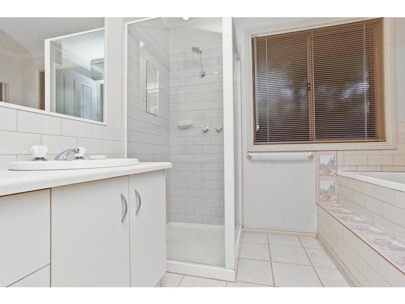 10 William McPherson Crescent, Seabrook VIC 3028