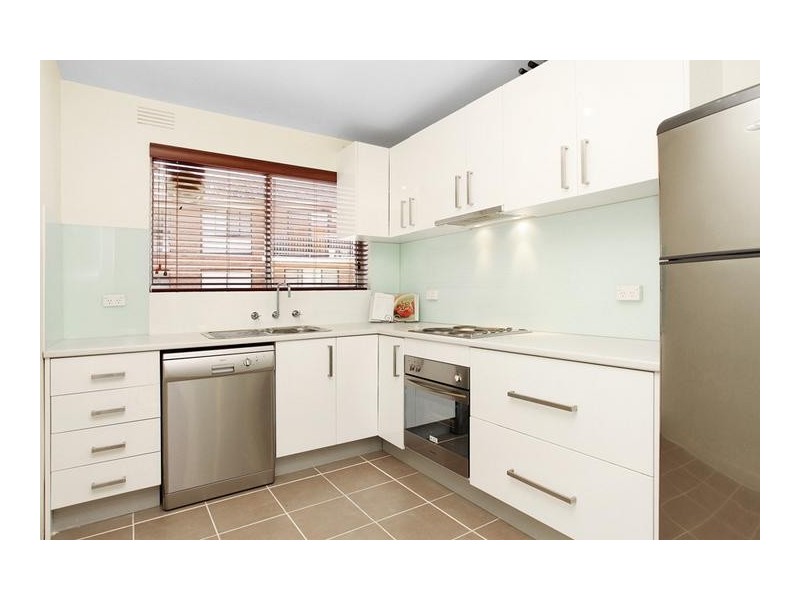 2/3 Robin Street, Altona VIC 3018
